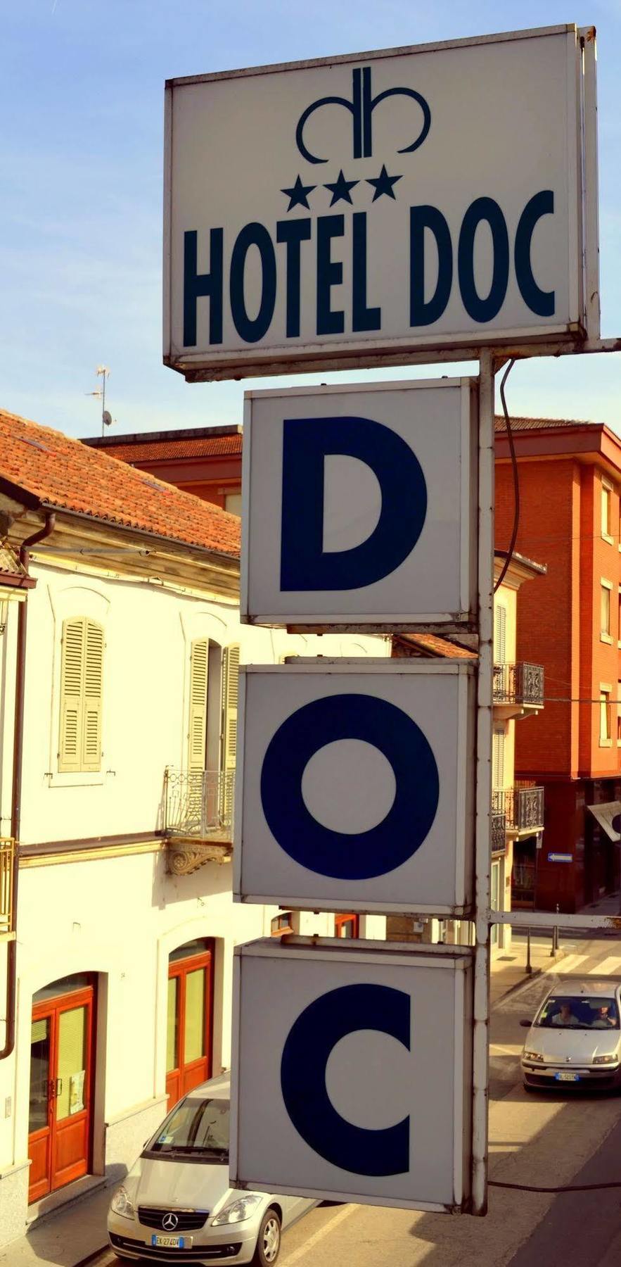 Hotel Doc Nizza Monferrato Extérieur photo